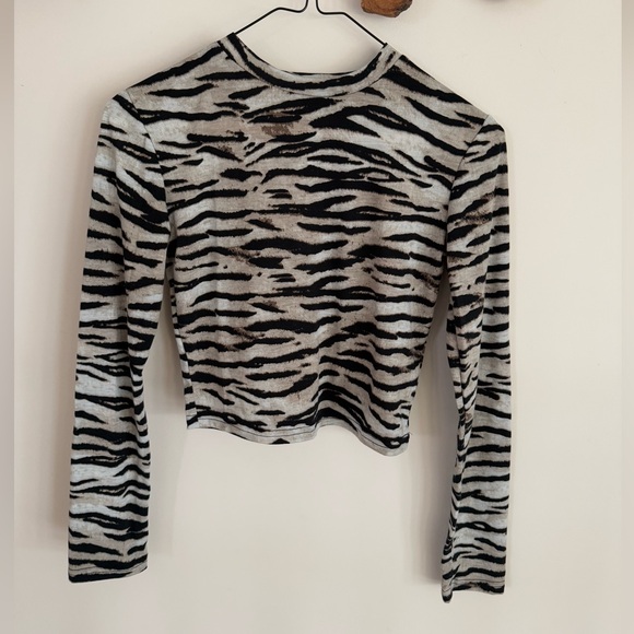 Animal Print Long Sleeve - Picture 1 of 4